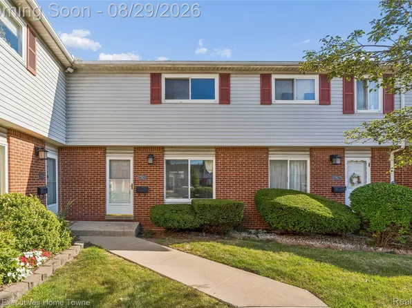 27821 Eastwick Sq, Roseville, MI 48066