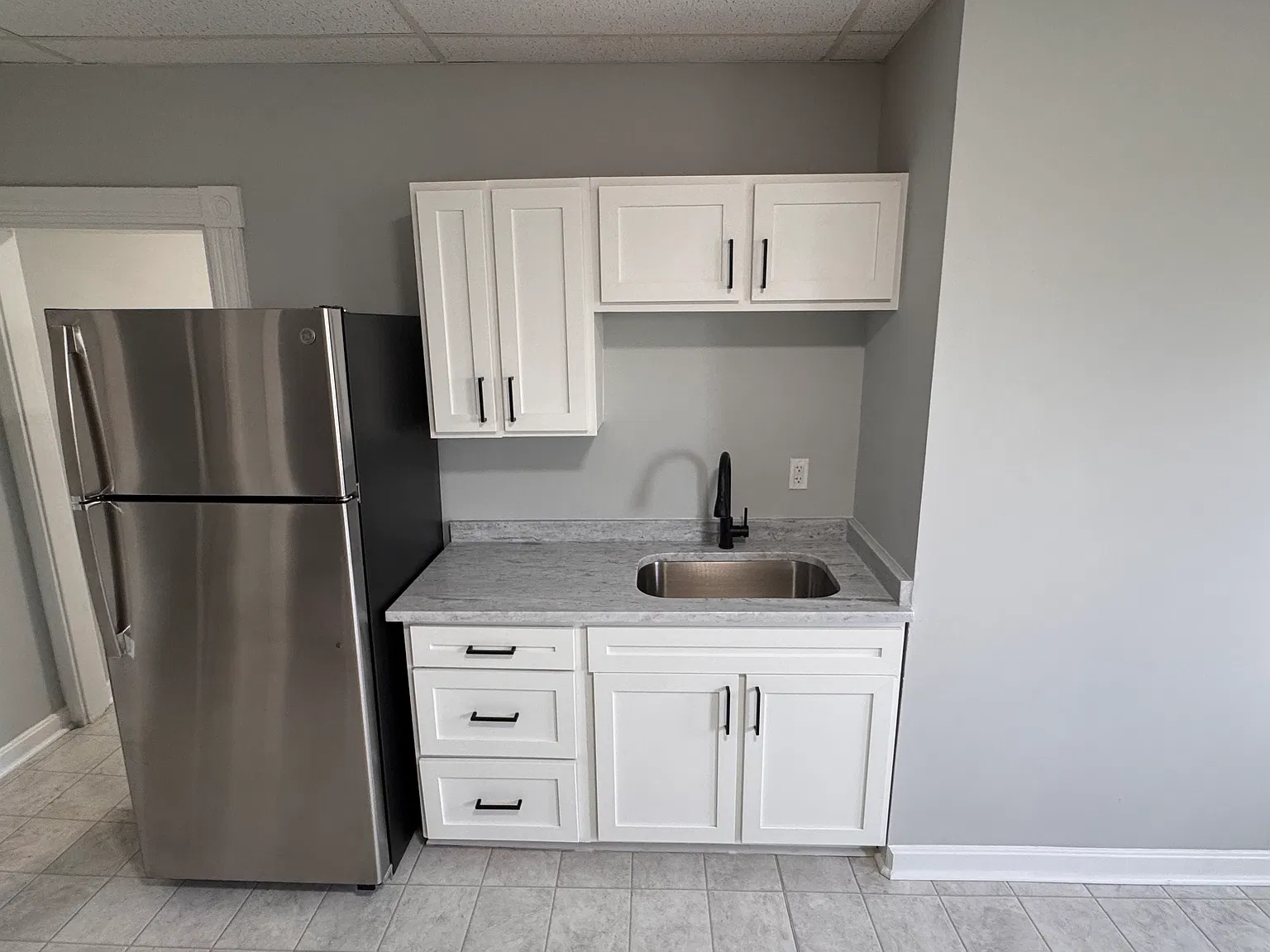 3 bed, 1400 sqft, $2,100 — Photo 3
