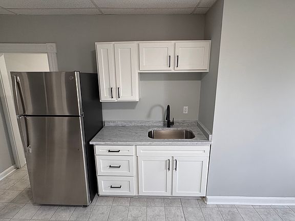 3rd image of 77 Oak St APT 3