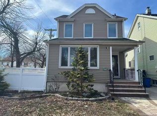 8860 240th St, Bellerose, NY 11426