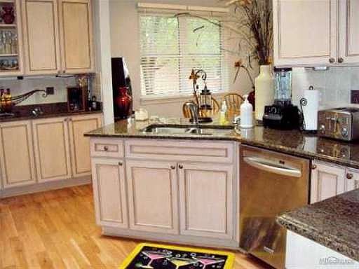 4th image of 50123 Scott Ct