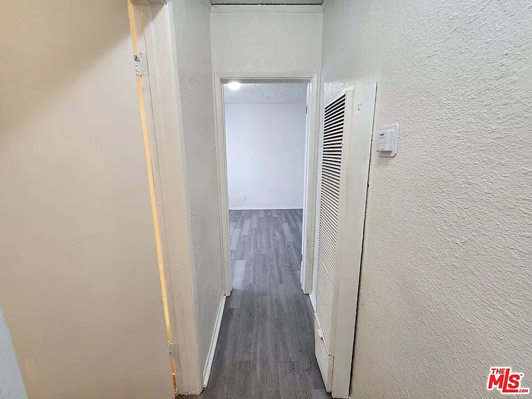 534 W 47th St #5 — Photo 6