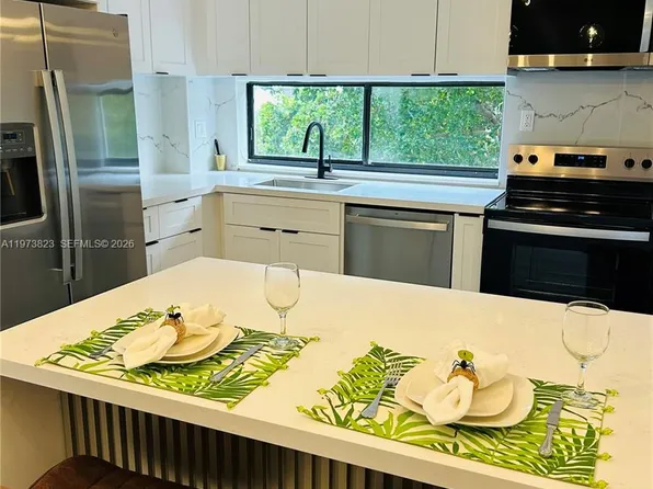 17021 N Bay Rd #427, North Miami Beach, FL 33160