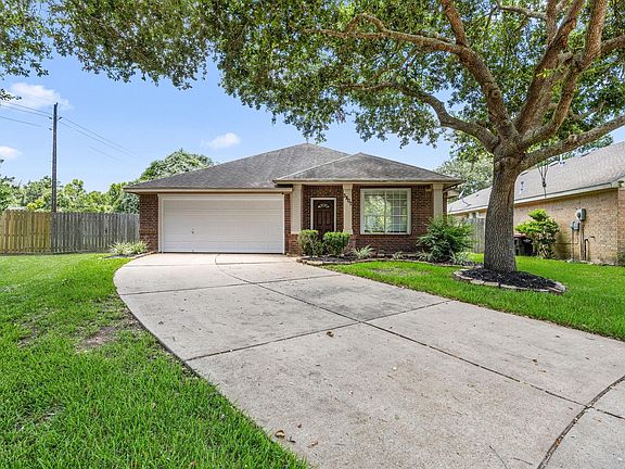 3rd image of 3807 Parade Ct