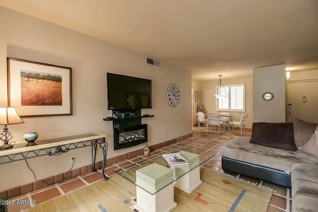 1 bed, 1.0 bath, 752 sqft, $1,800 — Photo 1