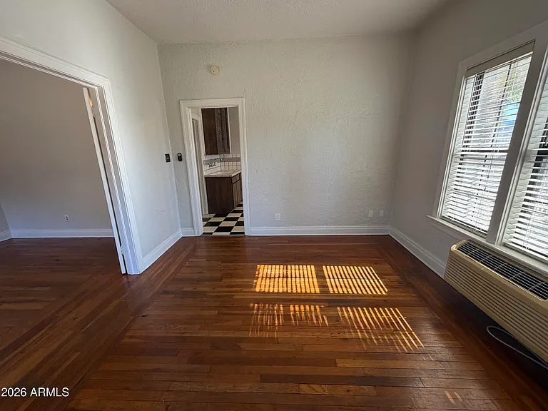 902 E Palm Ln #4 — Photo 3