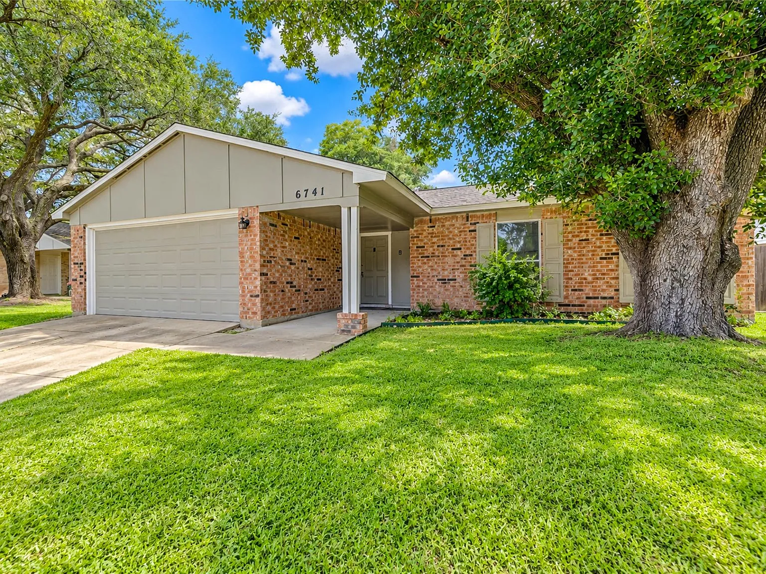 3 bed, 2.0 bath, 1529 sqft, $1,890 — Photo 3