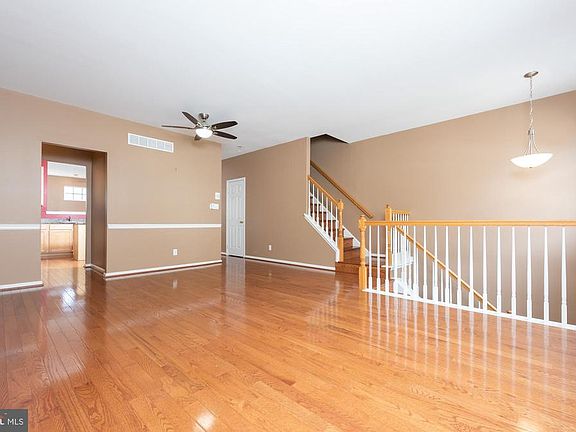 5th image of 227 Yorktown Ct