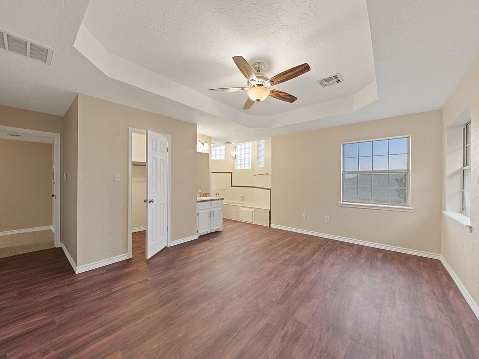 2nd image of 813 Turtle Creek Blvd