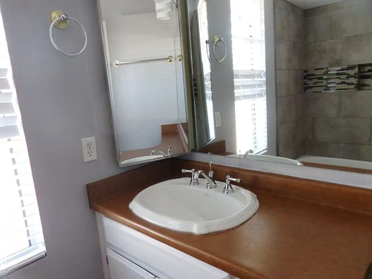 10427 N 10th St #3 — Photo 10