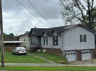 702 Cherokee Trl, Warrior, AL 35180