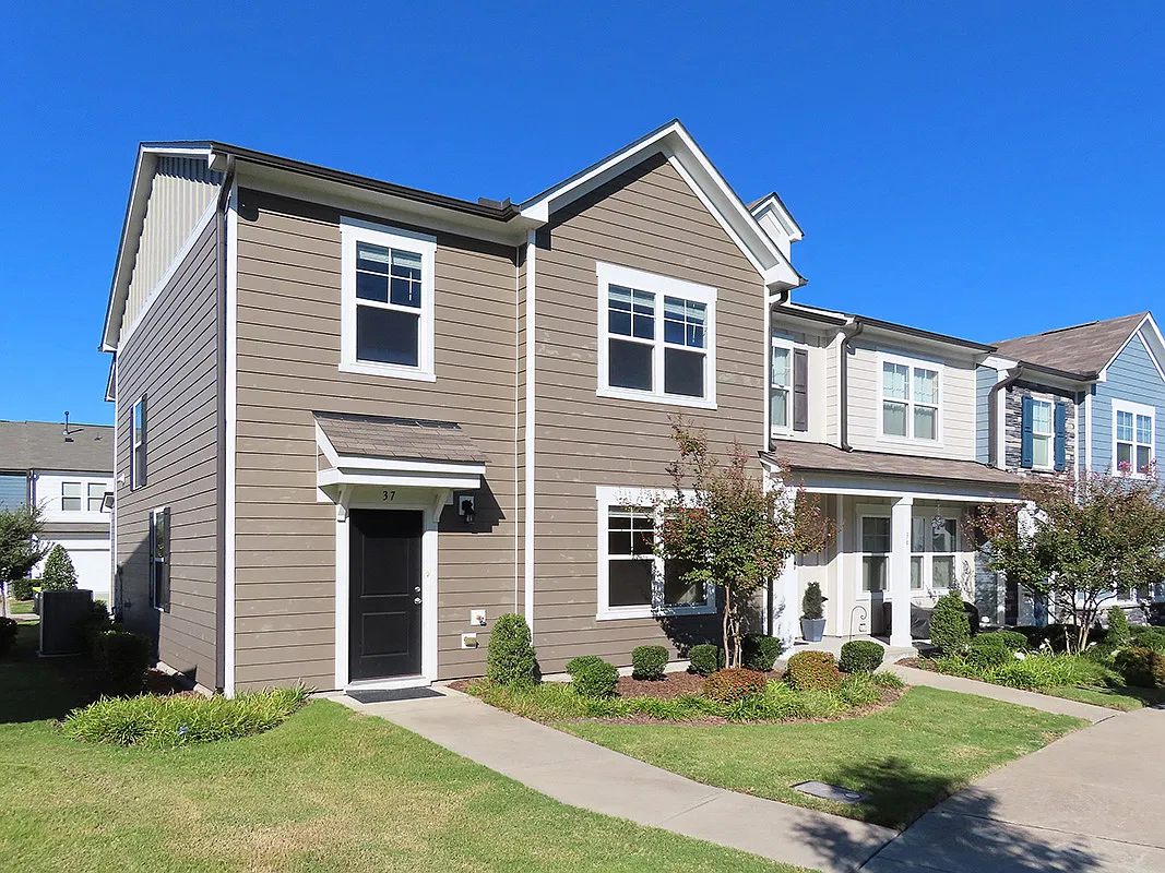 3 bed, 2.5 bath, 1986 sqft, $1,995 — Photo 2