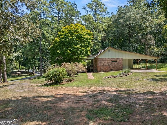 3rd image of 1068 Lamar Rd
