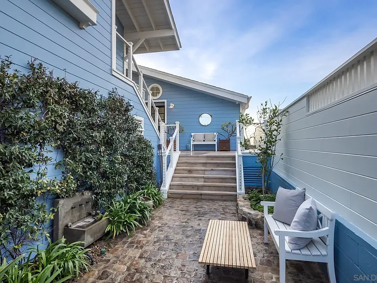 2050 Ocean Front — Photo 26