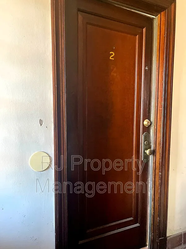 2 bed, 1.0 bath, 1000 sqft, $895 — Photo 2
