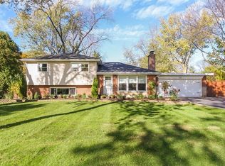 25W224 Highview Dr, Naperville, IL 60563