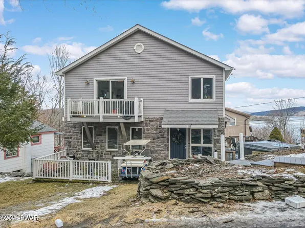 165 Lake View Rd, Greentown, PA 18426