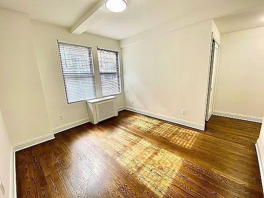 4th image of 25 W 68th St #5B