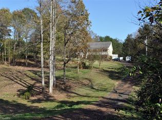 915 Corner Rd, Pinnacle, NC 27043