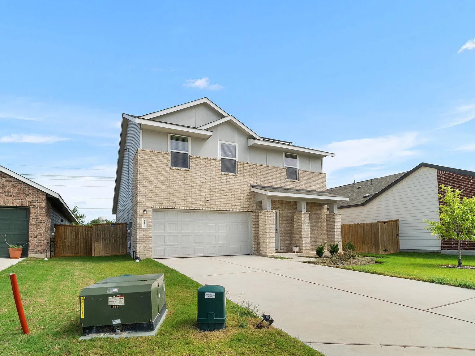 4 bed, 2.5 bath, 1926 sqft, $2,300 — Photo 3