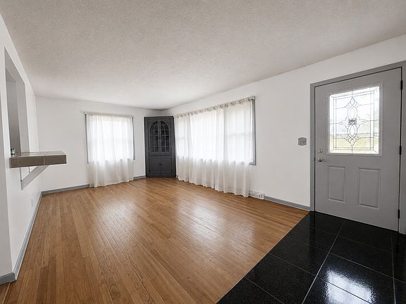 2nd image of 735 Maple St