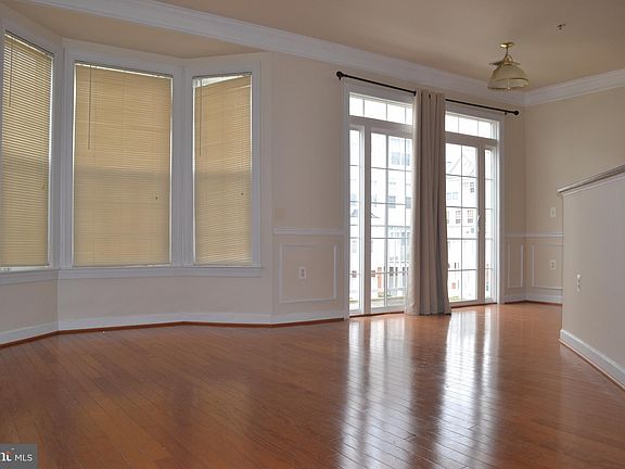 5th image of 13657 Venturi Ln #186
