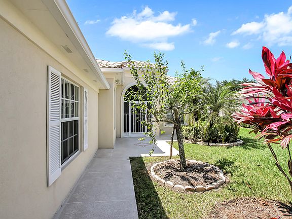 2nd image of 8152 SE Paurotis Ln