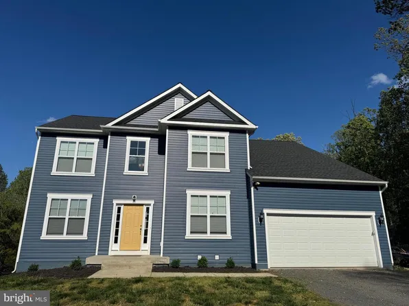 60 Legacy Ln, Fredericksburg, VA 22406