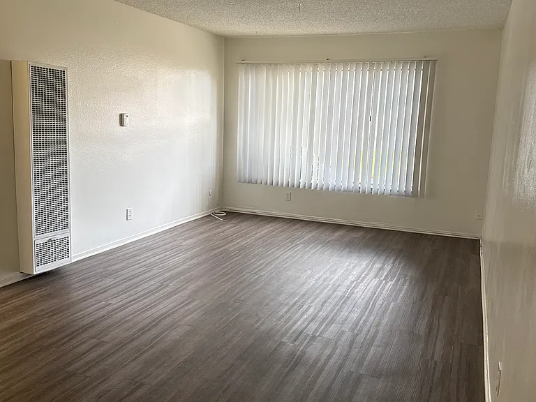 14133 Lemoli Ave #6 — Photo 10