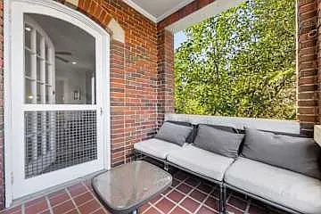 536 Hawthorne Ln — Photo 34