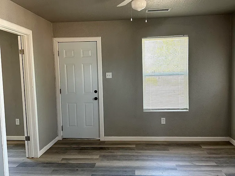1009 S Lea Ave — Photo 5
