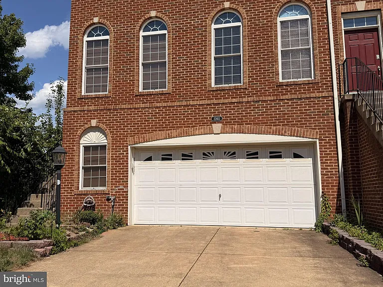 22611 Welborne Manor Sq — Photo 1