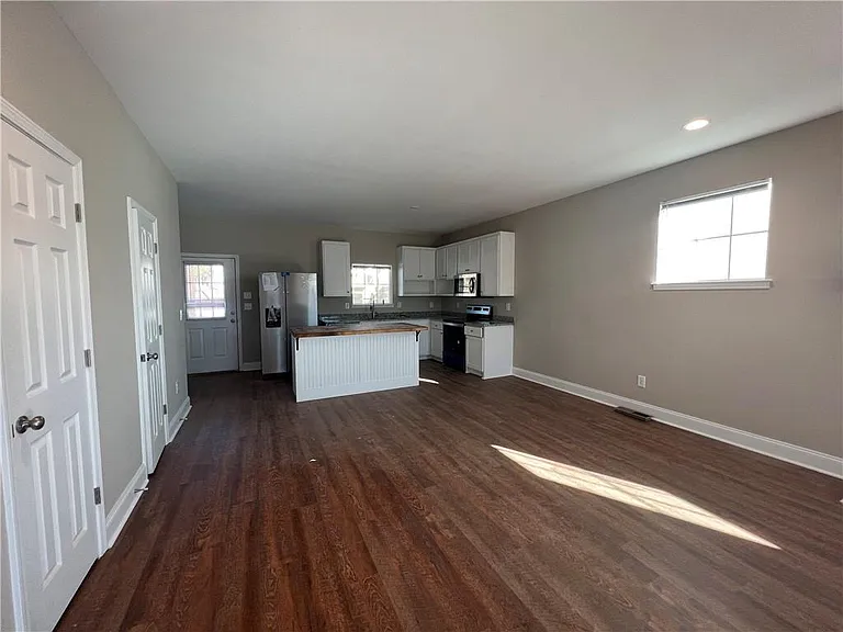 82 Liberty St — Photo 4