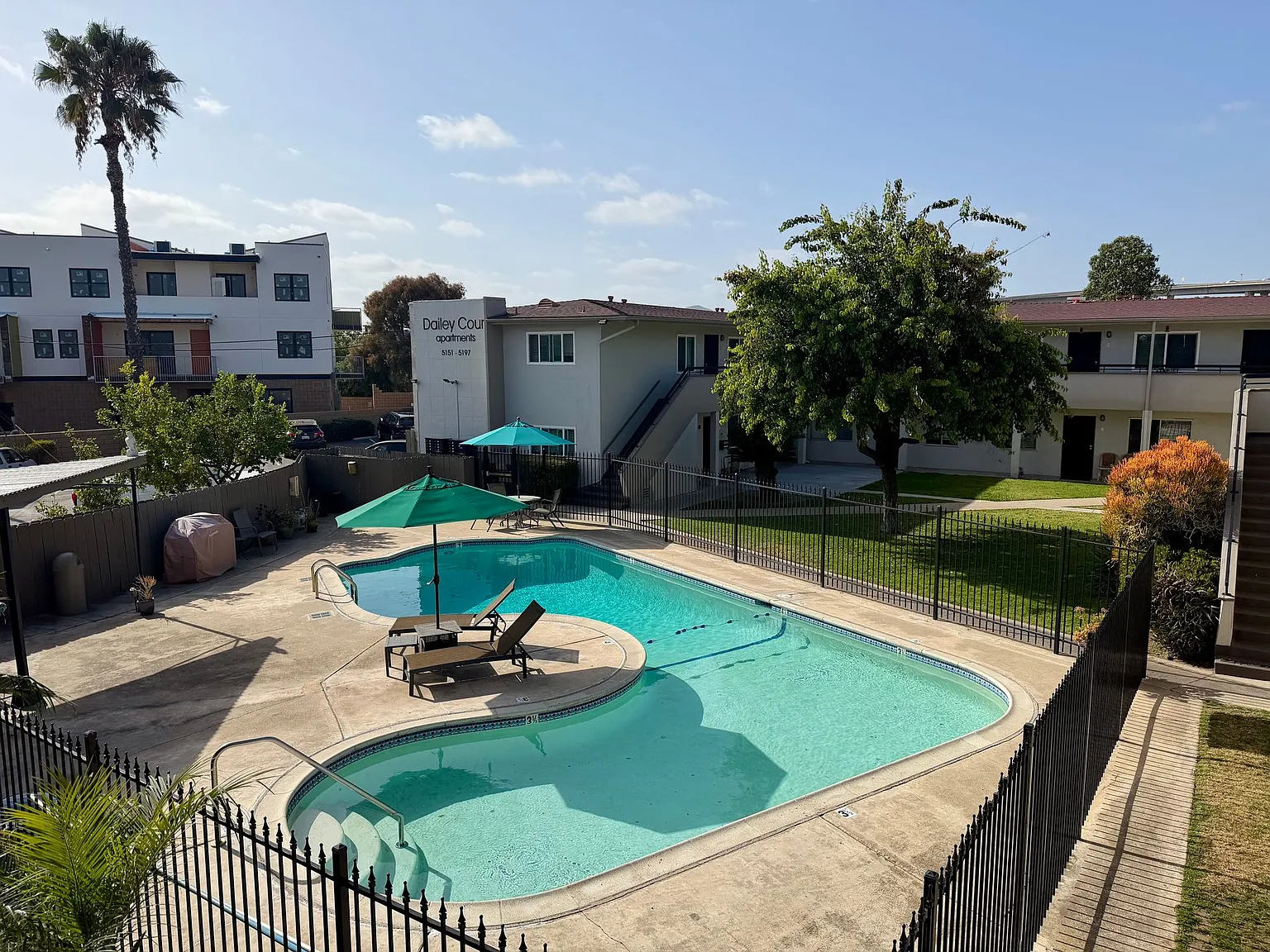 Welcome to the Dailey Court Apartments! — Photo 1