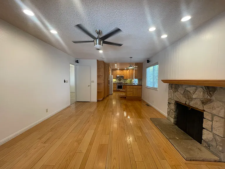 1150 Stafford Dr — Photo 14
