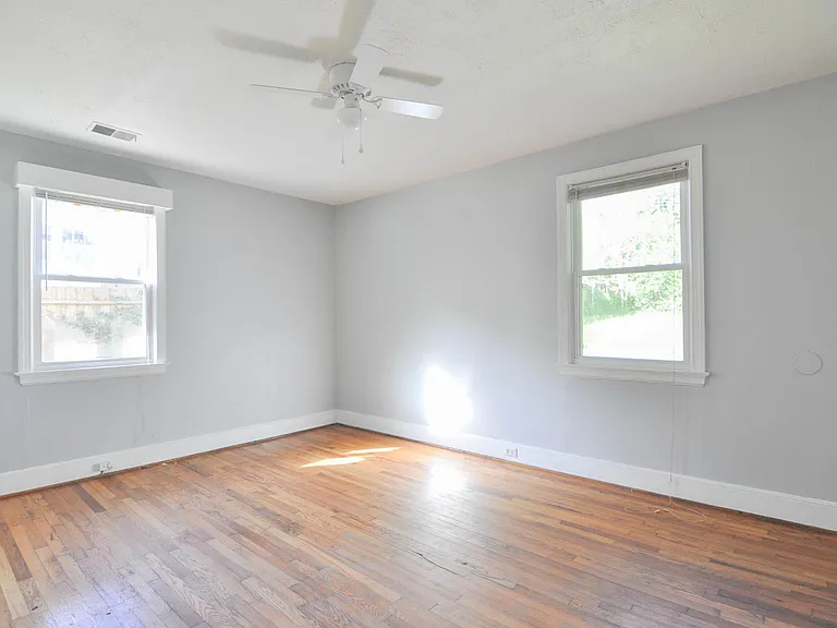 219 Miriam Ave — Photo 5