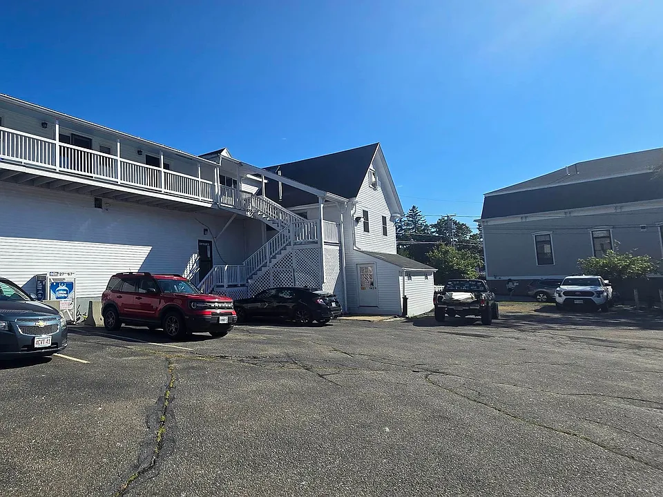 153 Portsmouth Ave #203