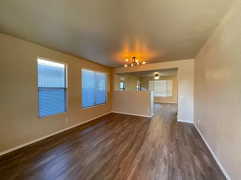 4120 E Torrey Pines Ln — Photo 4