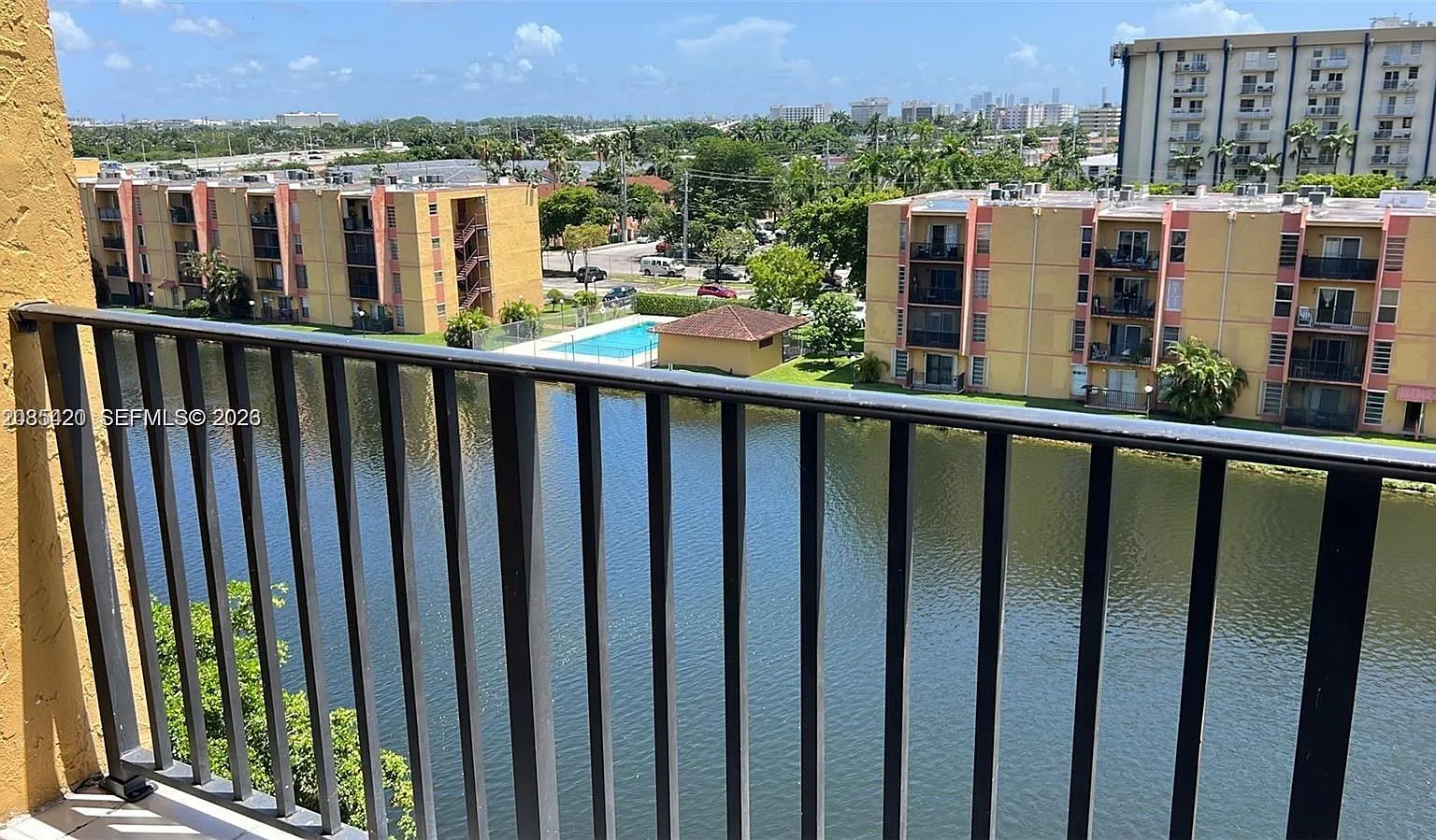 Sunset Villas No 3 Condo — Photo 3