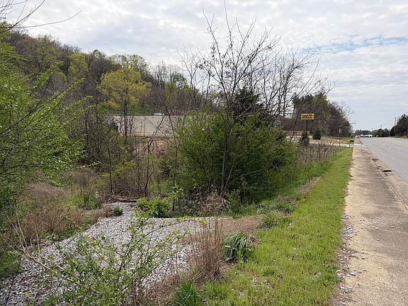 4th image of 6587 Fairview Rd