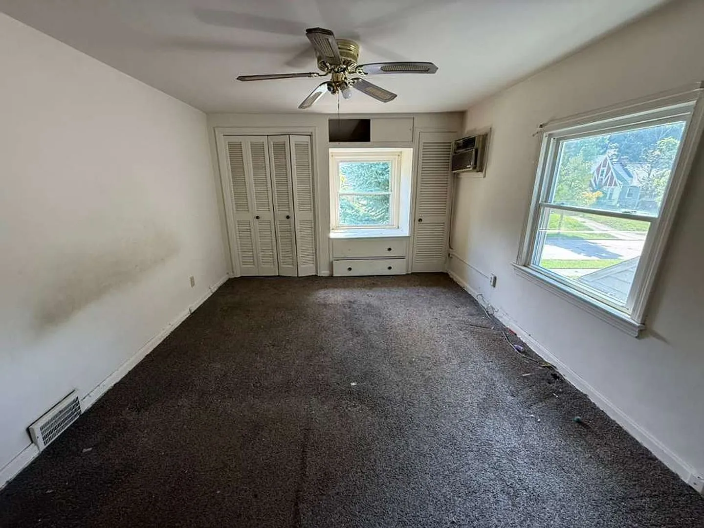 2 Bed 1 Bath Single Family Home! — Photo 3
