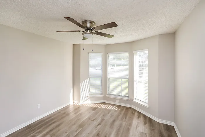 819 Crooked Creek Ln — Photo 14