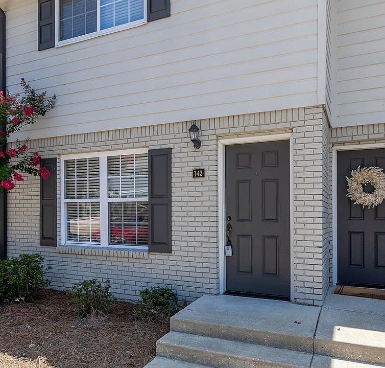 1st image of 1802 Jackson Ave W APT 142