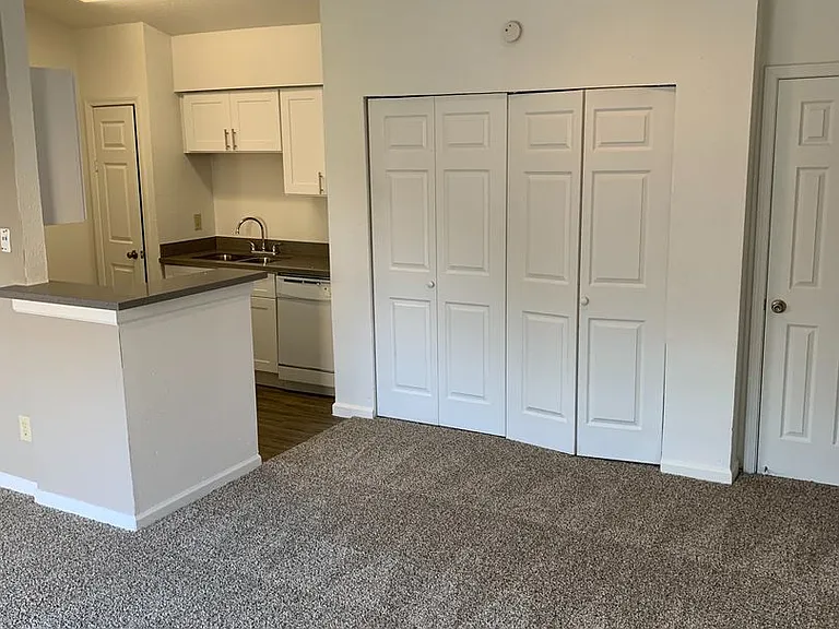 Emerald Cove Apartments — Photo 163