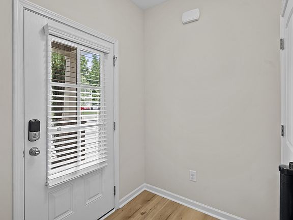 4th image of 231 Fair Oaks Ct