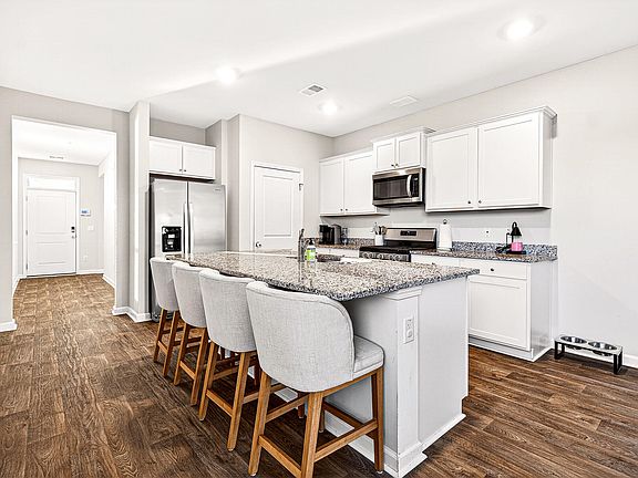 5th image of 320 Bear Paw Ln