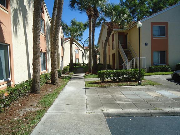 3rd image of 1006 The Pointe Dr