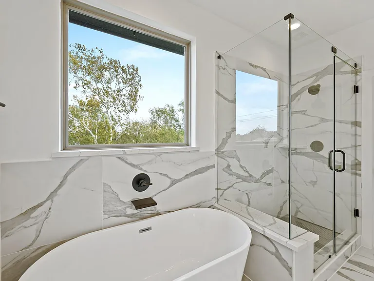 1108 Brooks St — Photo 16
