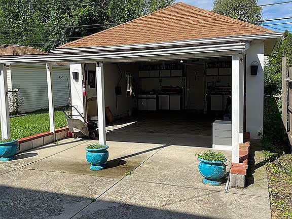 2nd image of 6839 Theisen St