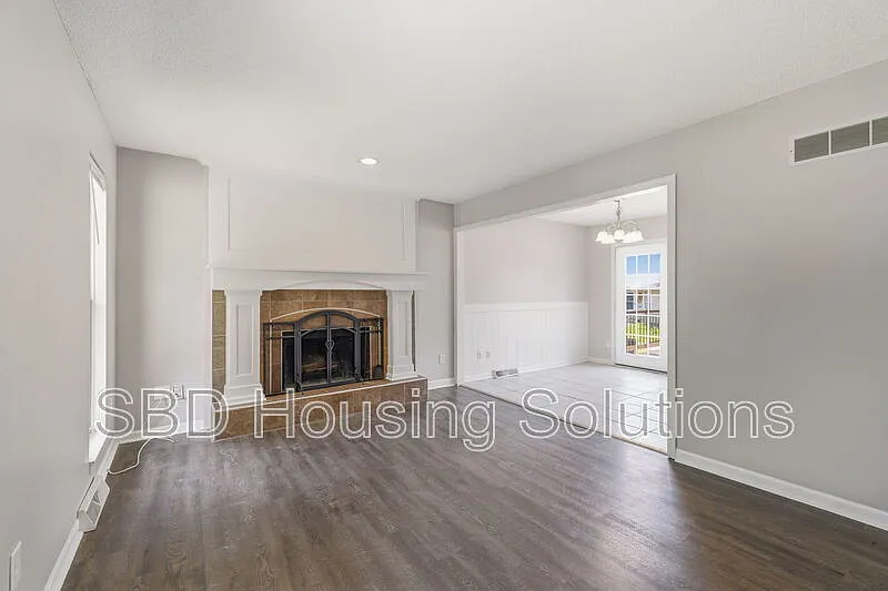 3 bed, 2.5 bath, $1,999 — Photo 4